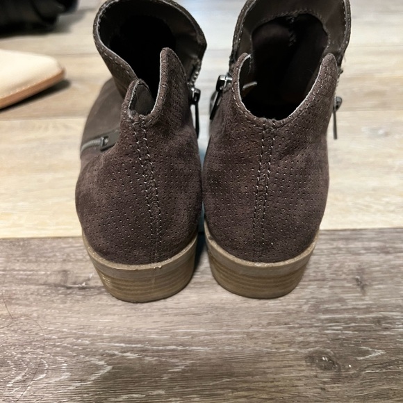 Universal Threads Booties - Picture 5 of 5